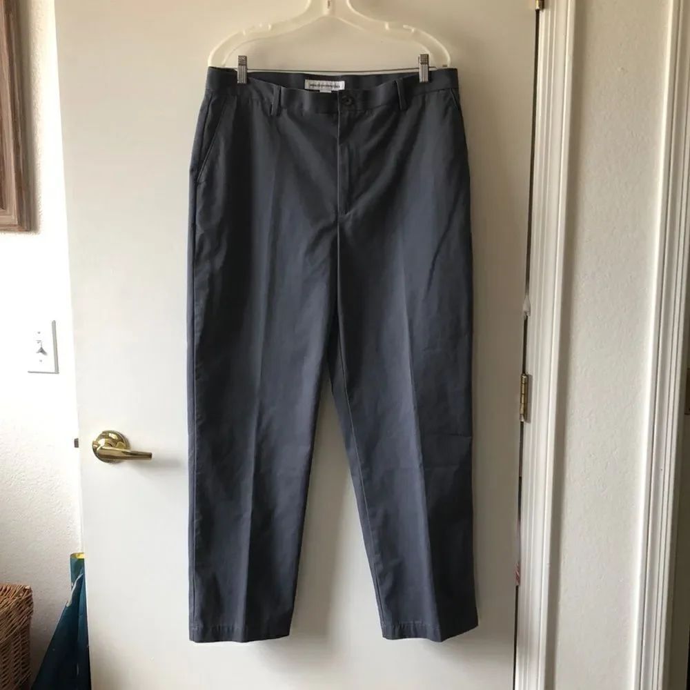 Amazon Essentials Mens Pants Size 35x30 Gray GUC